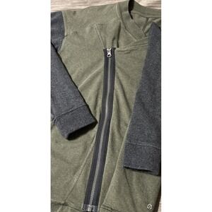 Lululemon Women's Mula Bundle Wrap Jacket SZ 4 Heathered Fatigue Green/Dark Gray